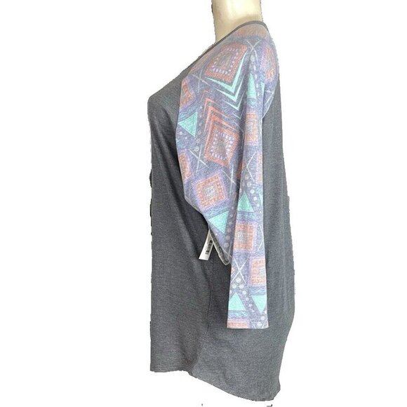 LulaRoe 2XL Randy Gray Crew Geometric Washed-Out Long Raglan Sleeve Print Tee - Picture 5 of 6